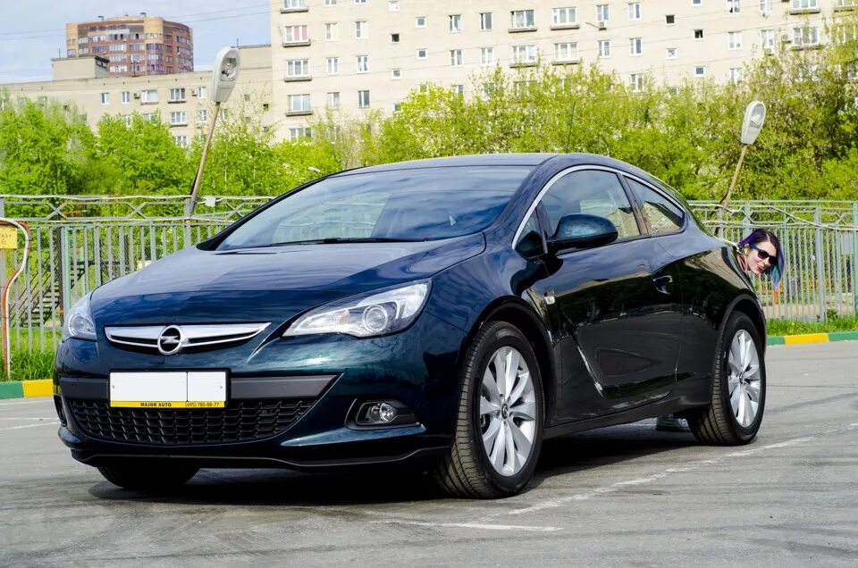 Купить опель рязань. Opel Astra GTC P-J/SW. Opel Astra j p10. Opel Astra GTC 2014 черный. Astra GTC 1.6 AMT черный.