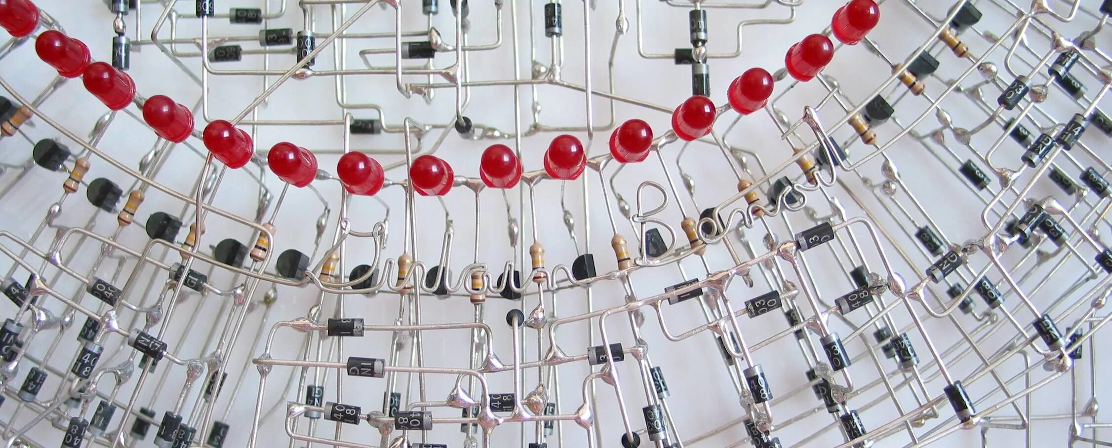 навесной монтаж радиоэлементов. навесной монтаж радиоэлементов. навесной монтаж ардуино. объемный навесной монтаж. Flywire circuits.