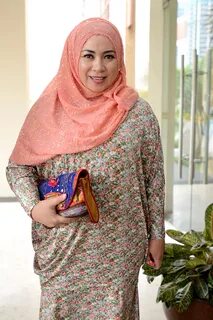 Biografi Melly Goeslaw 