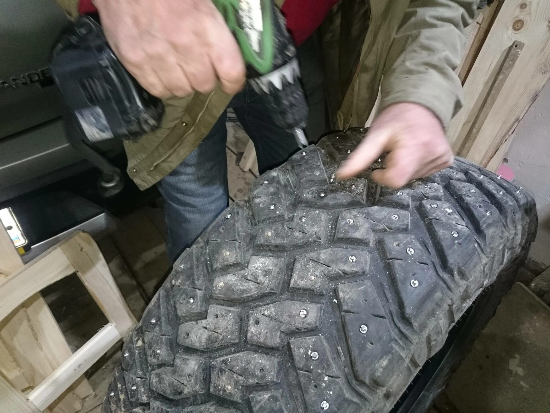 Шипы для ошиповки. Приспособление для дошиповка зимних шин. Сверло для шипования резины. Зашиповать резину мт. Дошиповка зимней резины.
