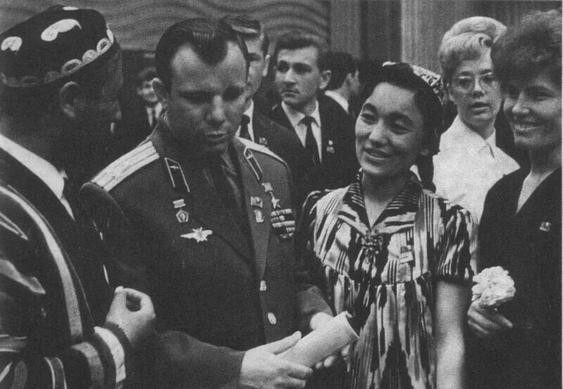 Гагарин в других странах. Гагарин в других странах. Гагарин в других странах. Гагарин в других странах. Гагарин в лондоне 1961 фото.