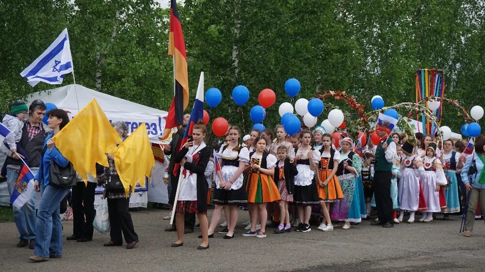 Какие события являются общим достоянием народов. Народы кузбасса. картинка народы кузбасса. фото хоровод дружбы народов. игры народов кузбасса для детей.