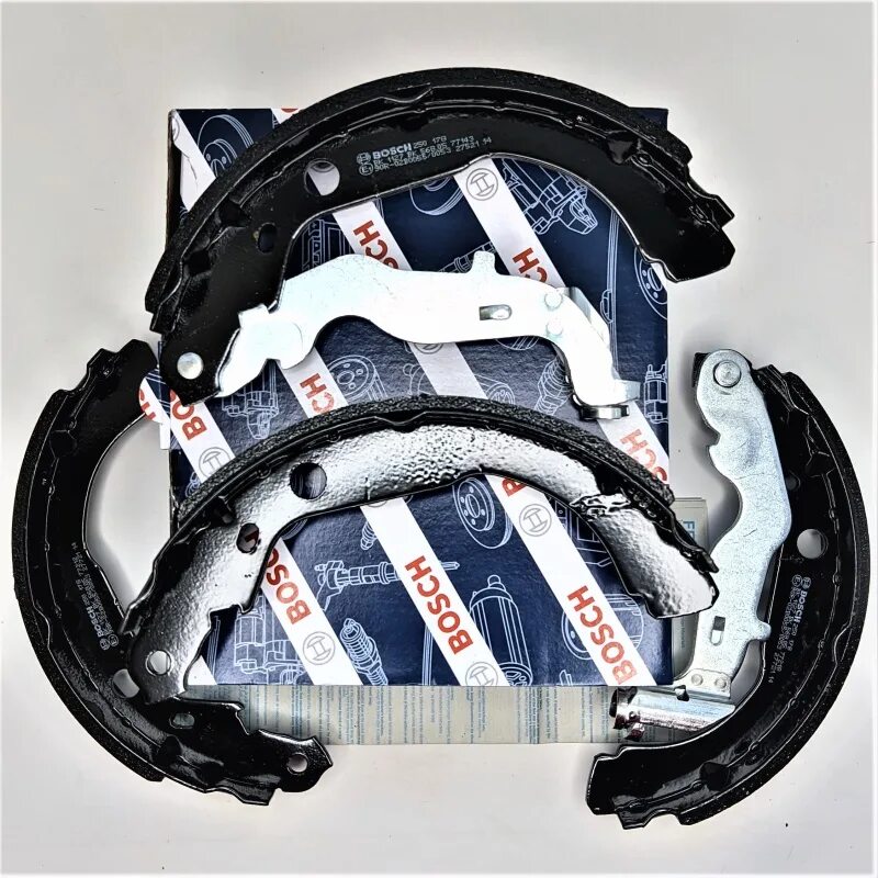 Колодки тормозные задние Duster 4x4. 0986487774 Bosch. Колодки задние Дастер 4х2. Колодки Дастер 2.0 задние. Колодки тормозные задние дастер 2.0 4х4