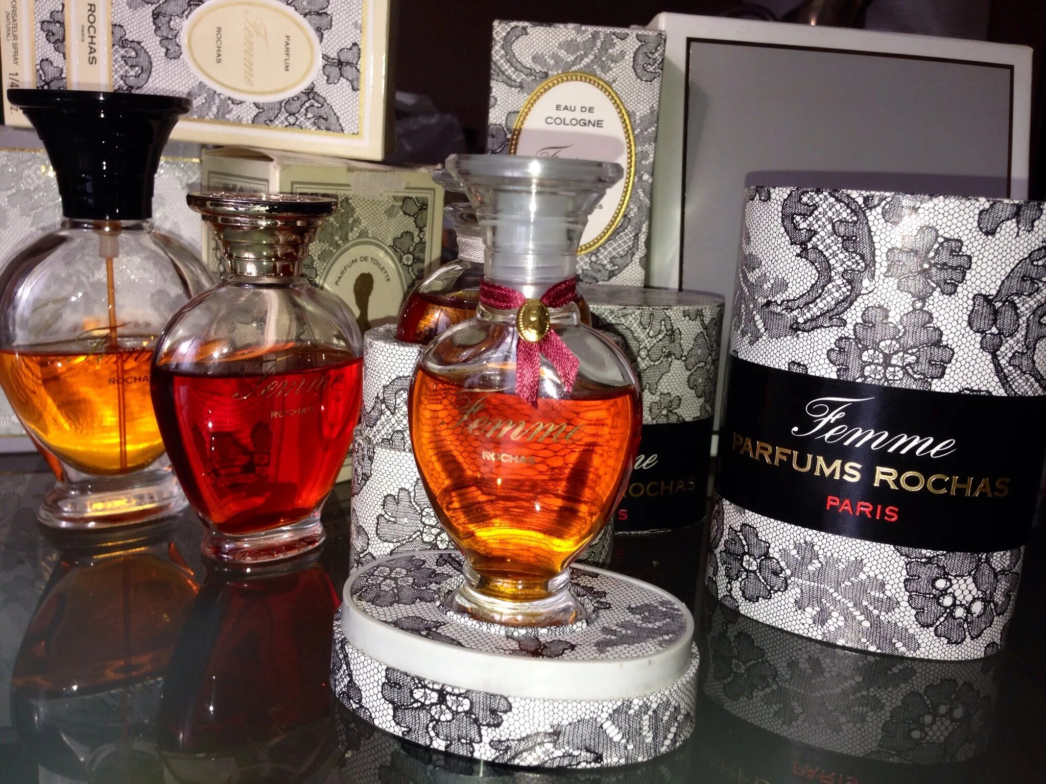 Духи femme rochas винтаж. Духи фам роша винтаж. Духи femme rochas с золотым колпачком. Духи la femme. Бонсоир духи.