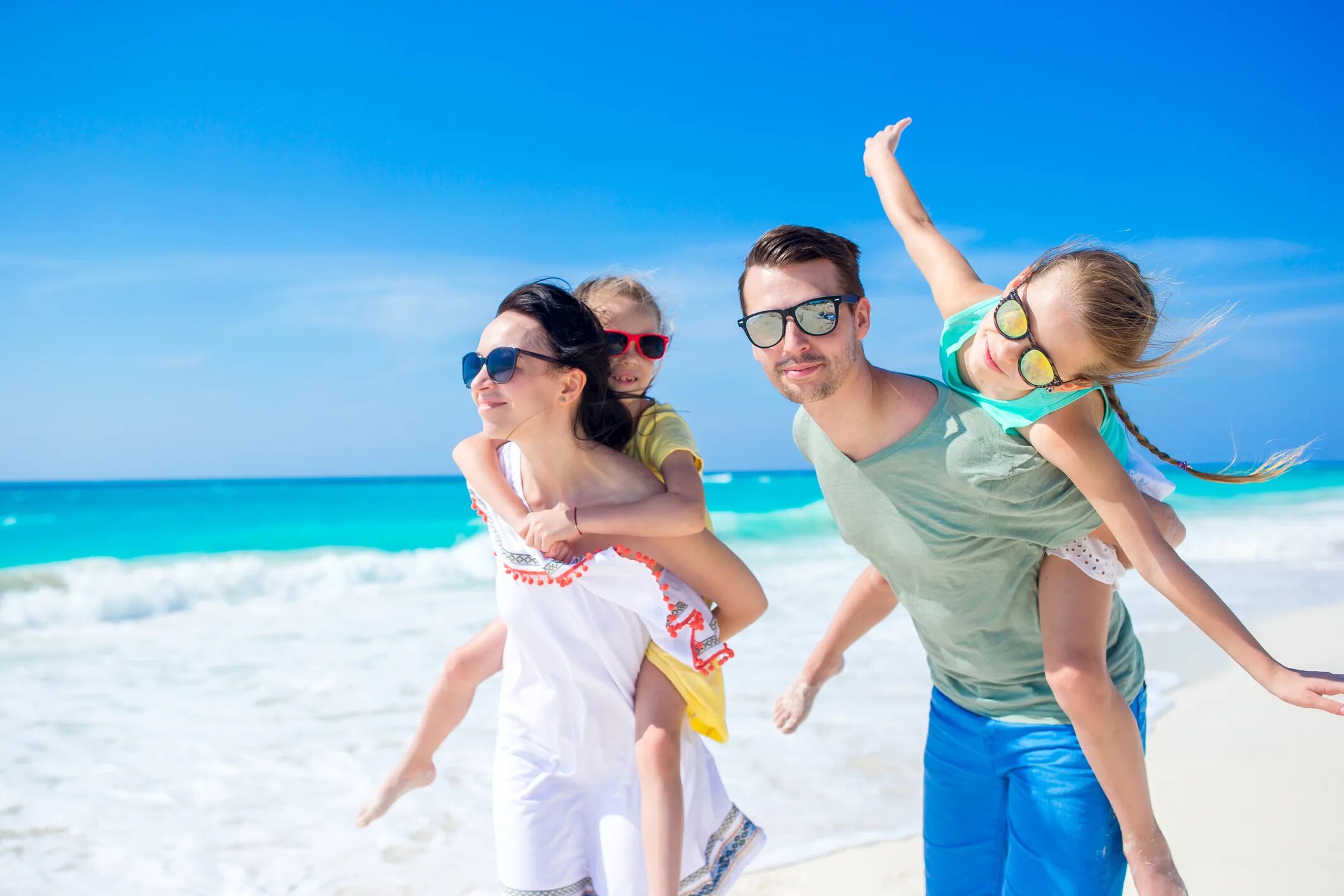 Рекламные туры fun sun. Рекламные туры fun sun. Турция раннее бронирование. Летняя жара танцы. Раннее бронирование лето.