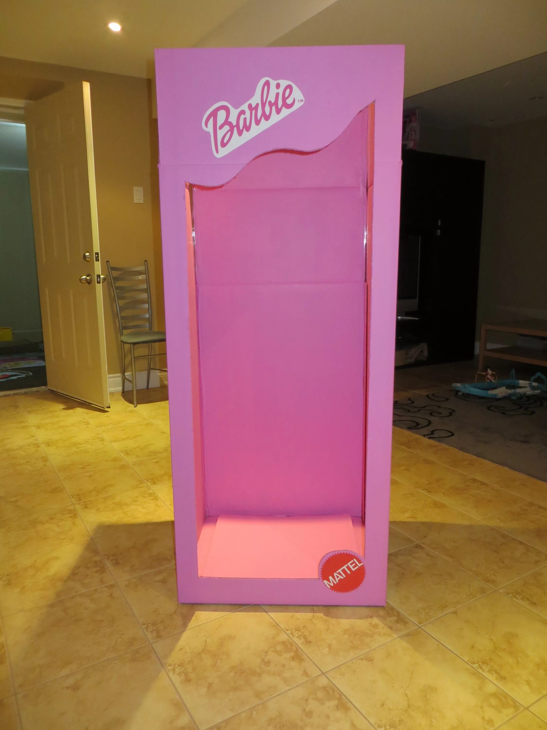 кукла барби стиль. коробочка барби. коробочки для барби. барби коробки. фотозона коробка для куклы.