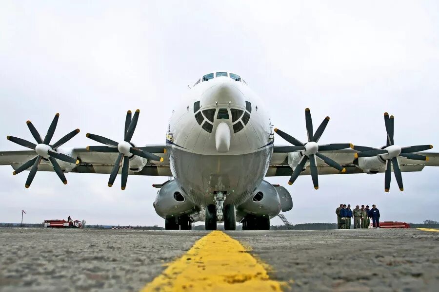 Турбовинтовые самолеты россии. Самолёт Антей АН-22. Транспортный самолет АН 22 Антей. Турбовинтовой АН 22. АН-22 Антей СССР.