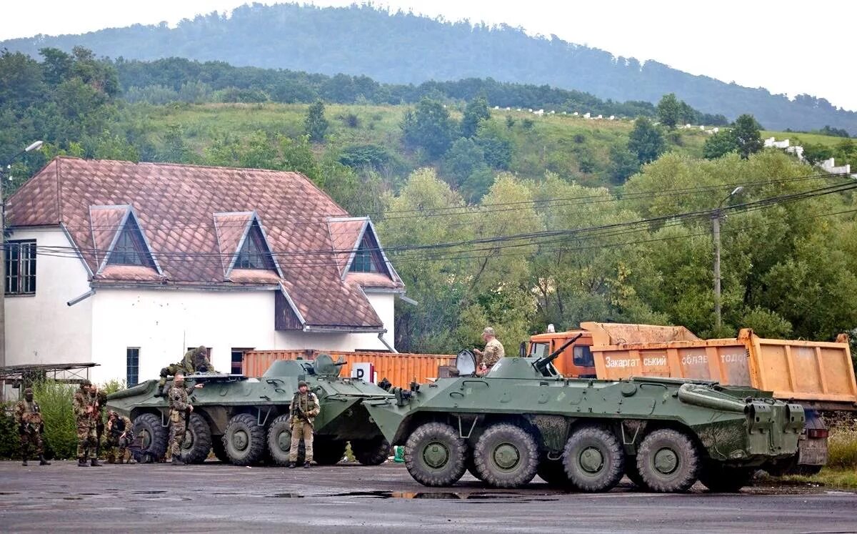 Свалявский район с. Гостиница закарпатье ужгород 714 номер. Ужгород отель закарпатье легенда. Санаторий карпаты мукачево. Г берегово закарпатская область.