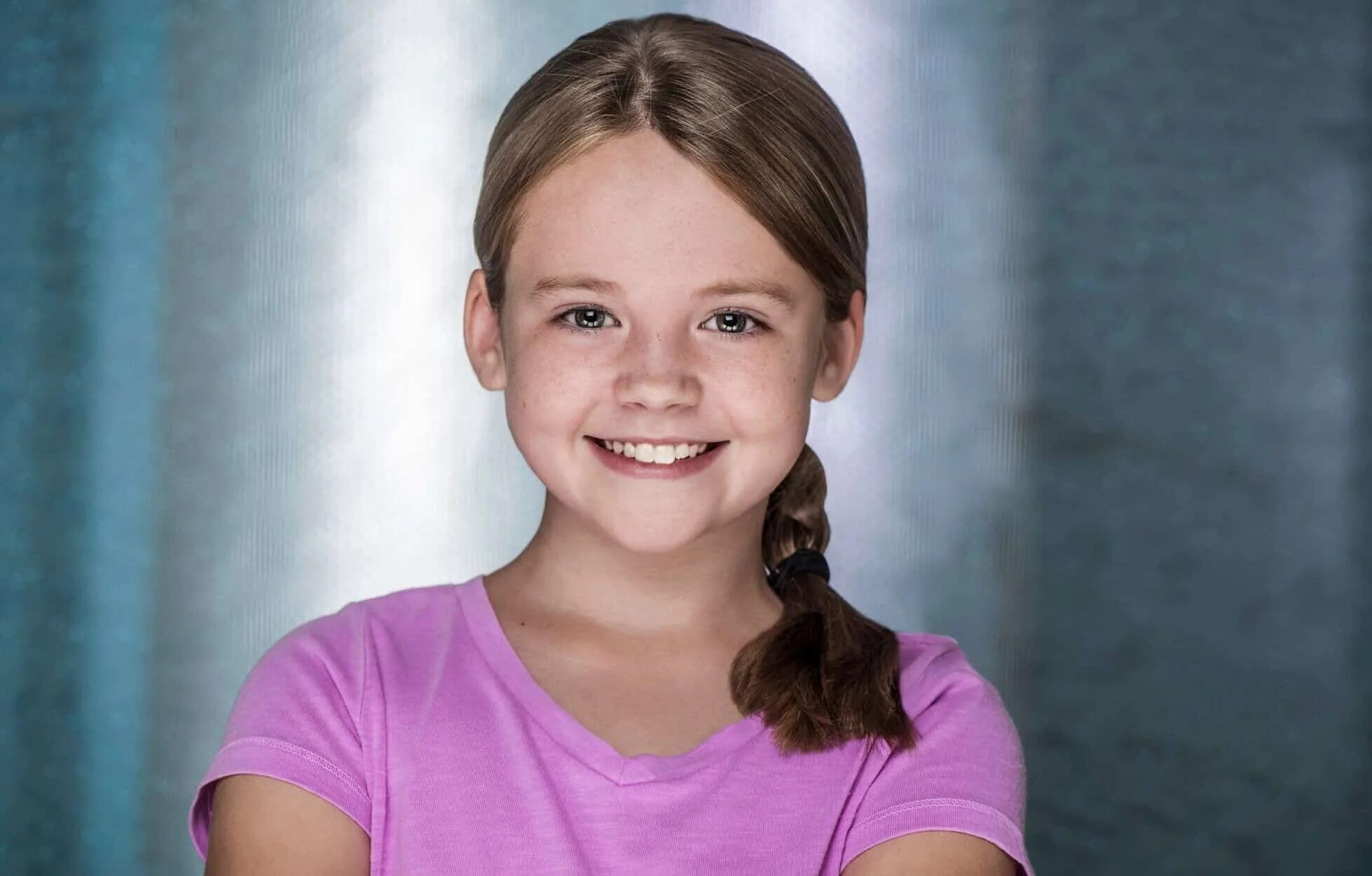 Кейт мойер. Кейт мойер канадская актриса. Our house 2018 фильм. Кейт мойер оно. Кейт мойер.