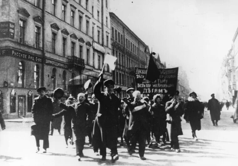 Революция по старому. Октябрьская революция 1917. октябрьская революция петроград 1917. октябрьская революция 1917 года фото. демонстрации 1917 октябрь.