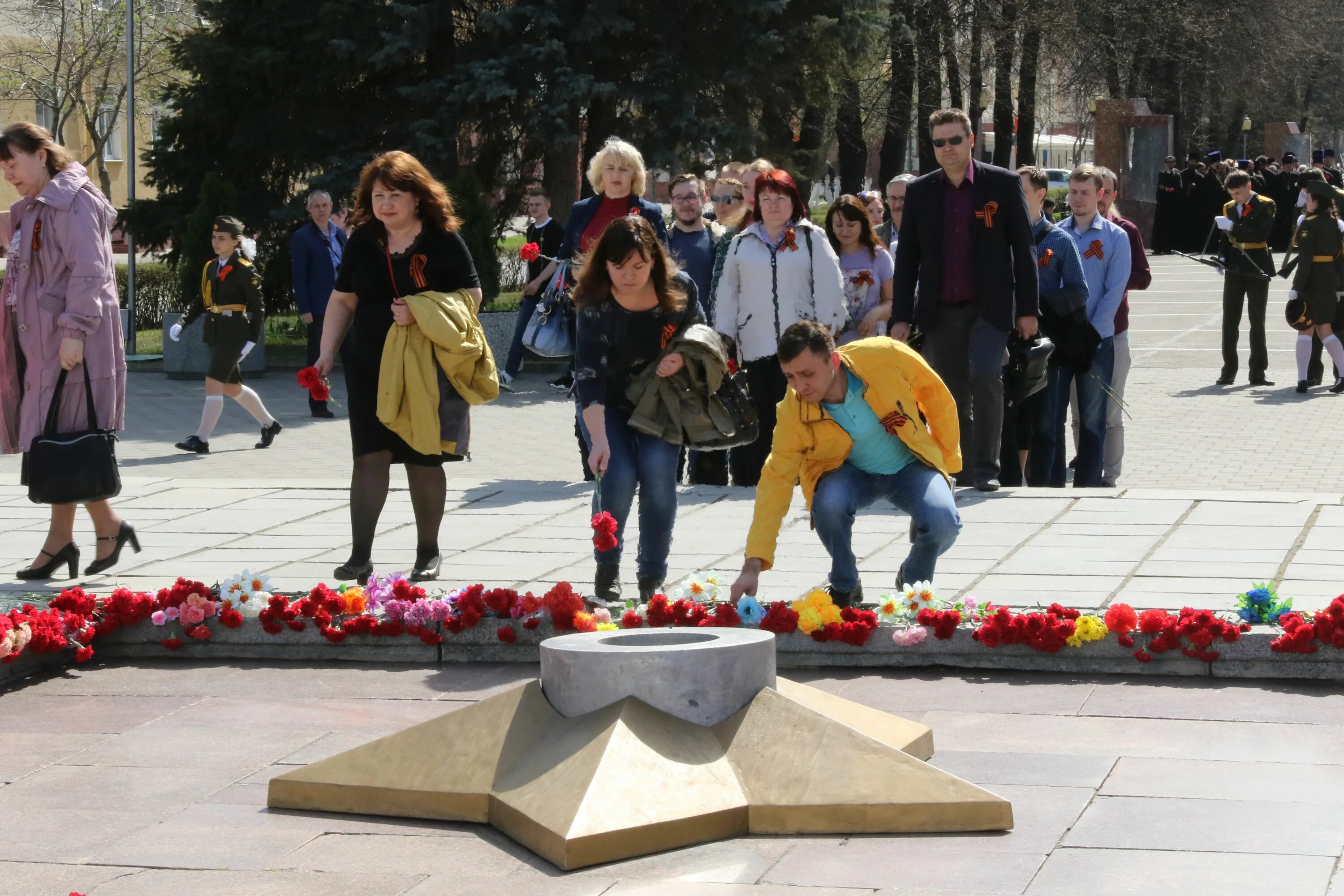 Новости день кемерово. Аллея героев Кемерово. Парк Победы Кемерово открытие. Новокузнецк люди.