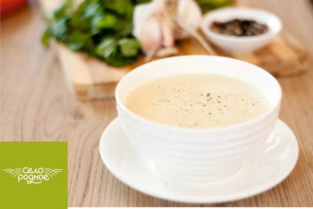 Суп пюре молочный. Протертый рисовый суп. Красивая подача молочный суп. Сырно картофельный крем суп. Картинка молочный суп.
