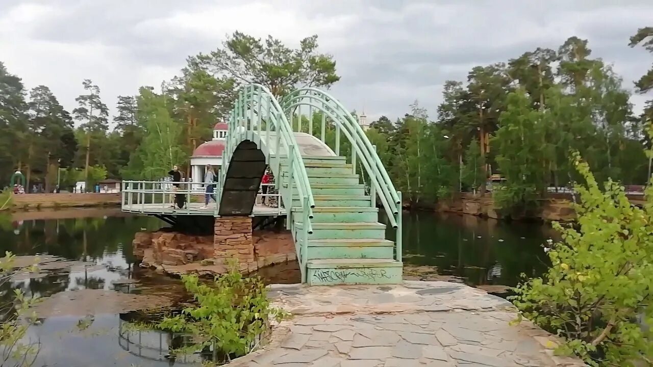 Гагарин парк челябинск сайт. Парк имени Гагарина Челябинск. ПКИО им Гагарина Челябинск. ЦПКИО Гагарина Челябинск. Парк Гагарина Челябинск фонтан.