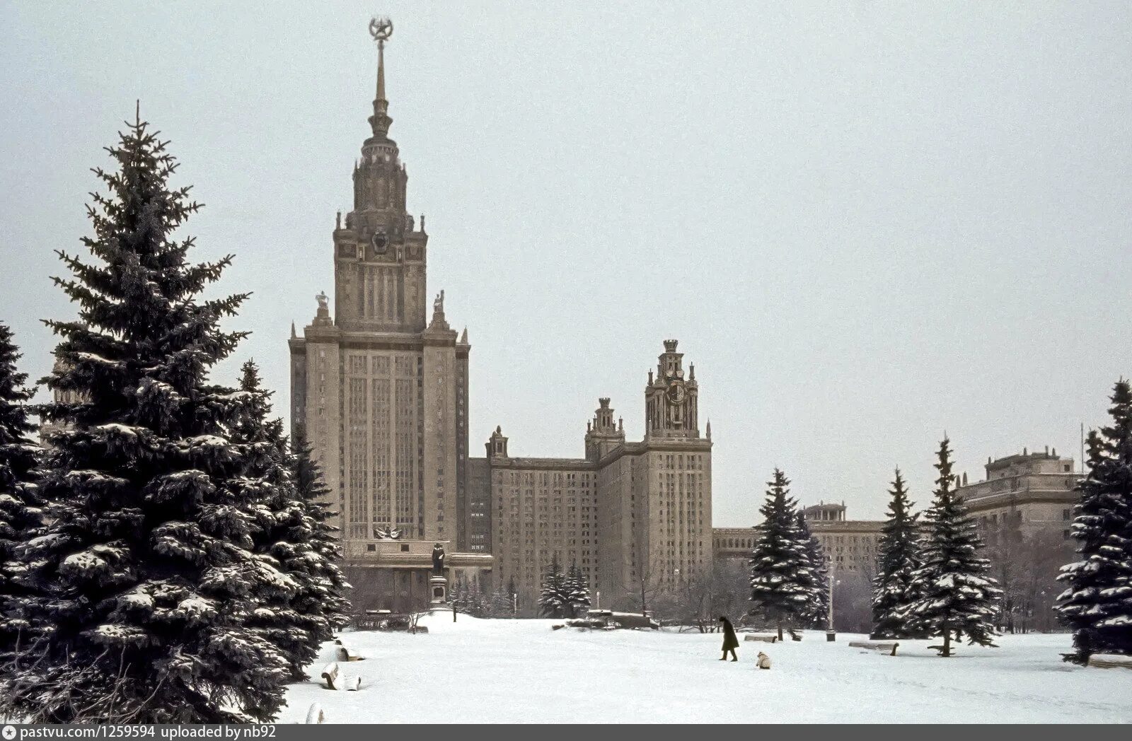 Здание МГУ. Здание МГУ СССР. Здание МГУ 1956 год. Главное здание МГУ архитектурный стиль. Адреса корпусов мгу