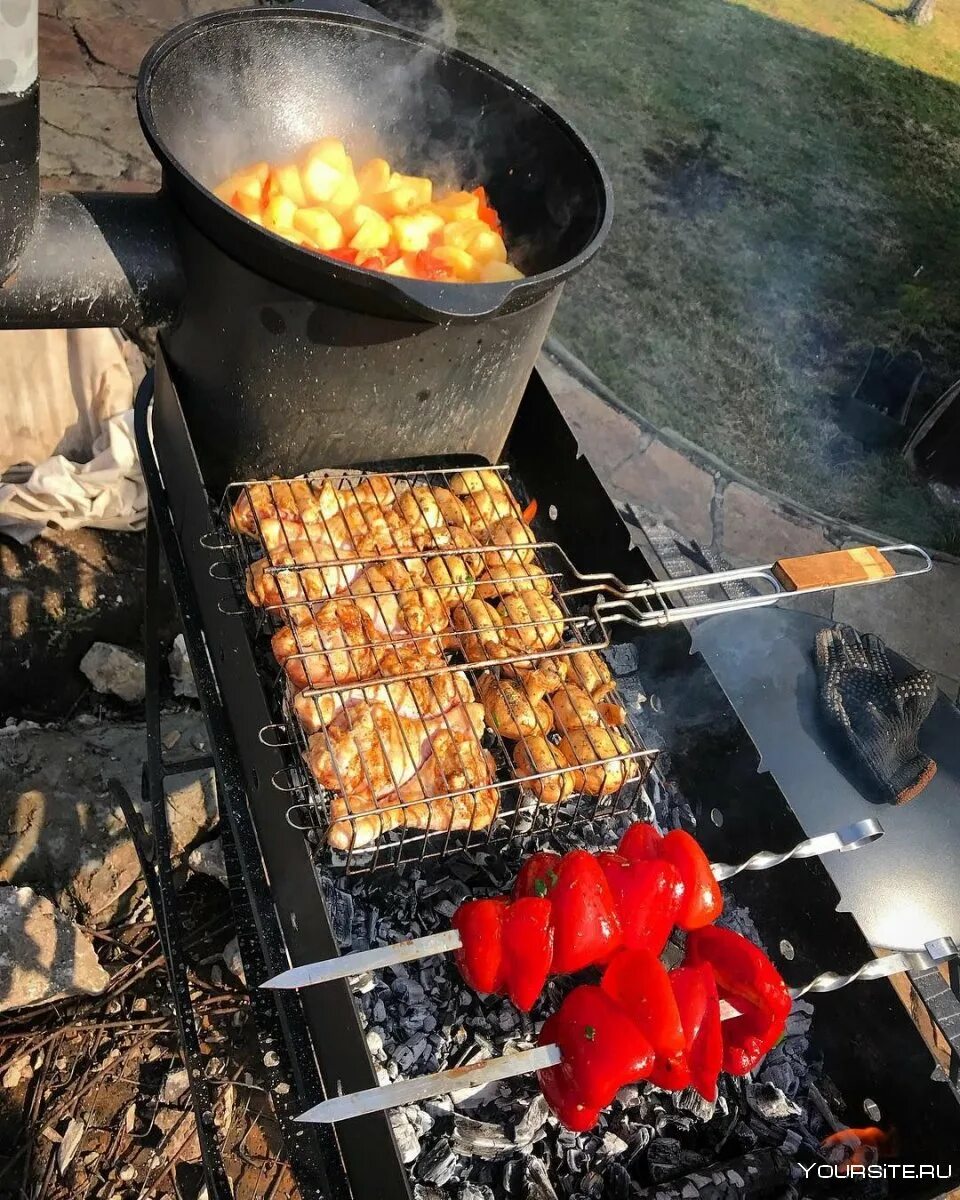 Приготовленных на открытом огне. Повар гриль. Приготовление пищи на открытом огне. Шашлык на огне. Блюда на костре.