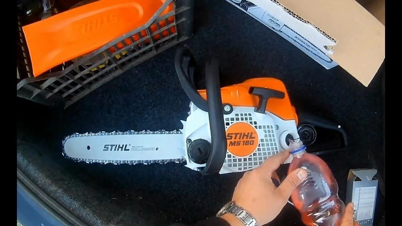 Штиль 180 как отличить. Китайская бензопила штиль 180. Бензопила Stihl MS 180 поделка. Штиль 180 бензопила пилит.