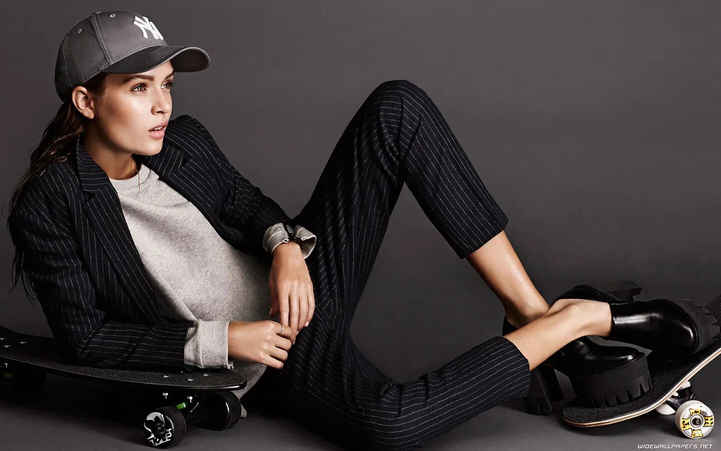 Яркая одежда для женщин. Съемка для бренда одежды. Фэшн съемка. Съемка для бренда одежды. Образы для фэшн съемки.