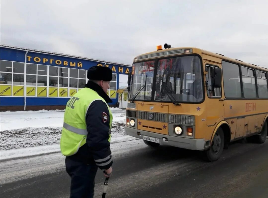 Автовокзал новозыбков расписание маршруток. Автовокзал Новозыбков. Автобус Новозыбков. Профилактическое мероприятие автобус. Оперативно-профилактическое мероприятие автобус.