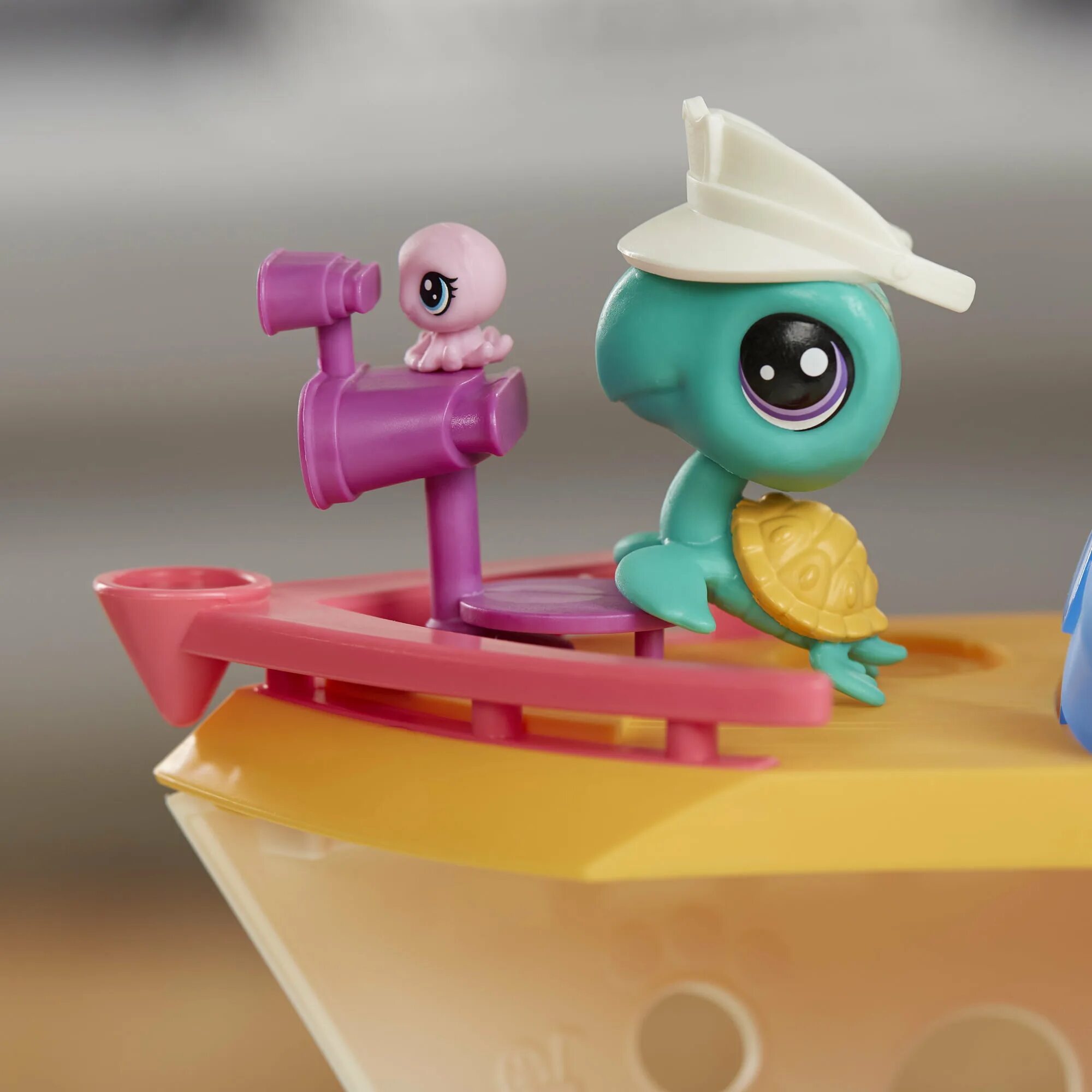 Littlest Pet shop Тукан. Littlest Pet shop корабль. Игровой набор пет шоп лайнер. LPS Toucan. Пит шоп