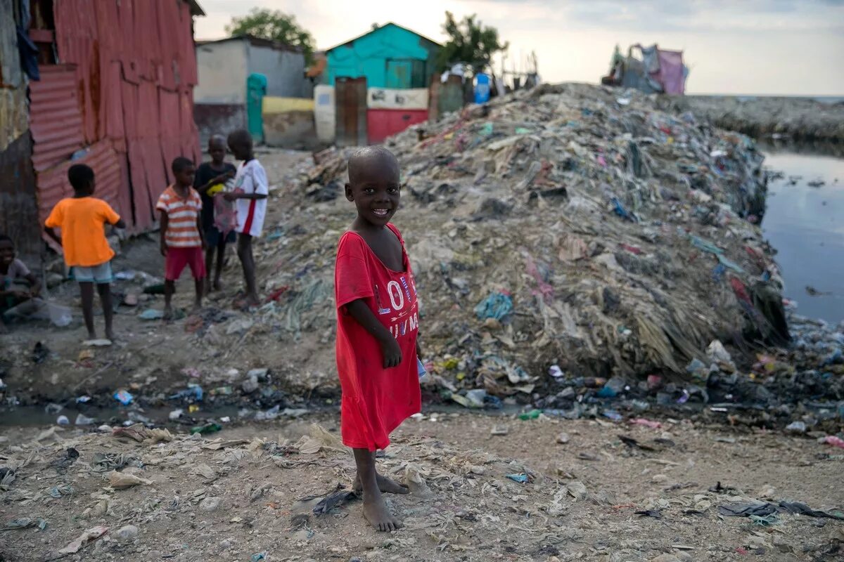 Самая бедная страна в мире 2024. Гаити трущобы бедность. Гаити фавелы.