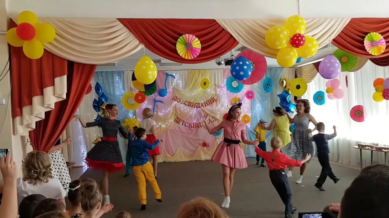 Танец крутые пацаны на выпускном в детском. Выпускной в детском саду в стиле. украшение зала на выпускной в детском саду в стиле стиляги. украшение группы на выпускной в саду. украсить зал на выпускной в детском саду в стиле стиляги.
