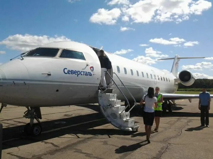 Bombardier crj 200 северсталь. Авиапредприятие северсталь. Авиакомпания северсталь самолеты. Самолет ухта москва. Самолет северсталь ухта.