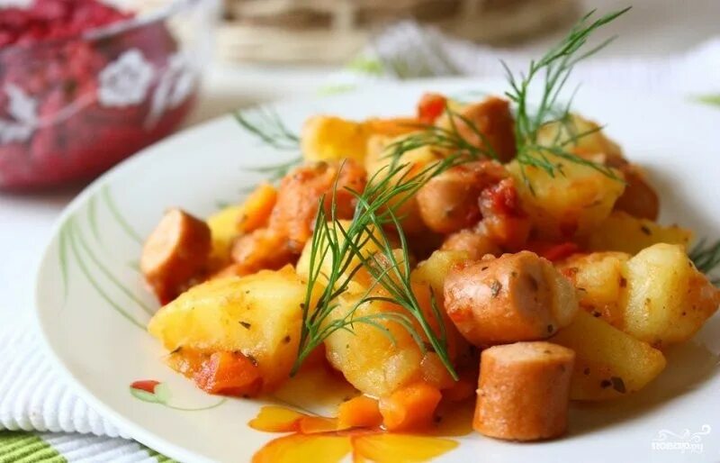 Домашняя квашеная капуста, тушеная с сосисками а-ля "по баварски". Пошаговый рец