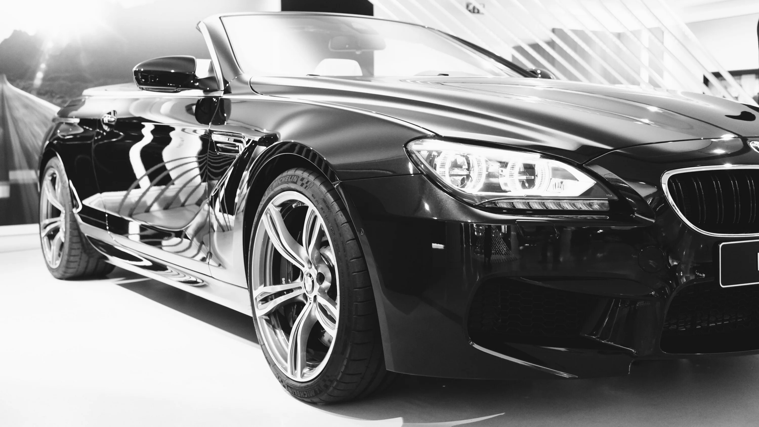 Черно белый цвет на автомобиле. Cls 63 amg чб. Черно белый цвет на автомобиле. Черно белый окрас автомобиля. Машина черно белая.