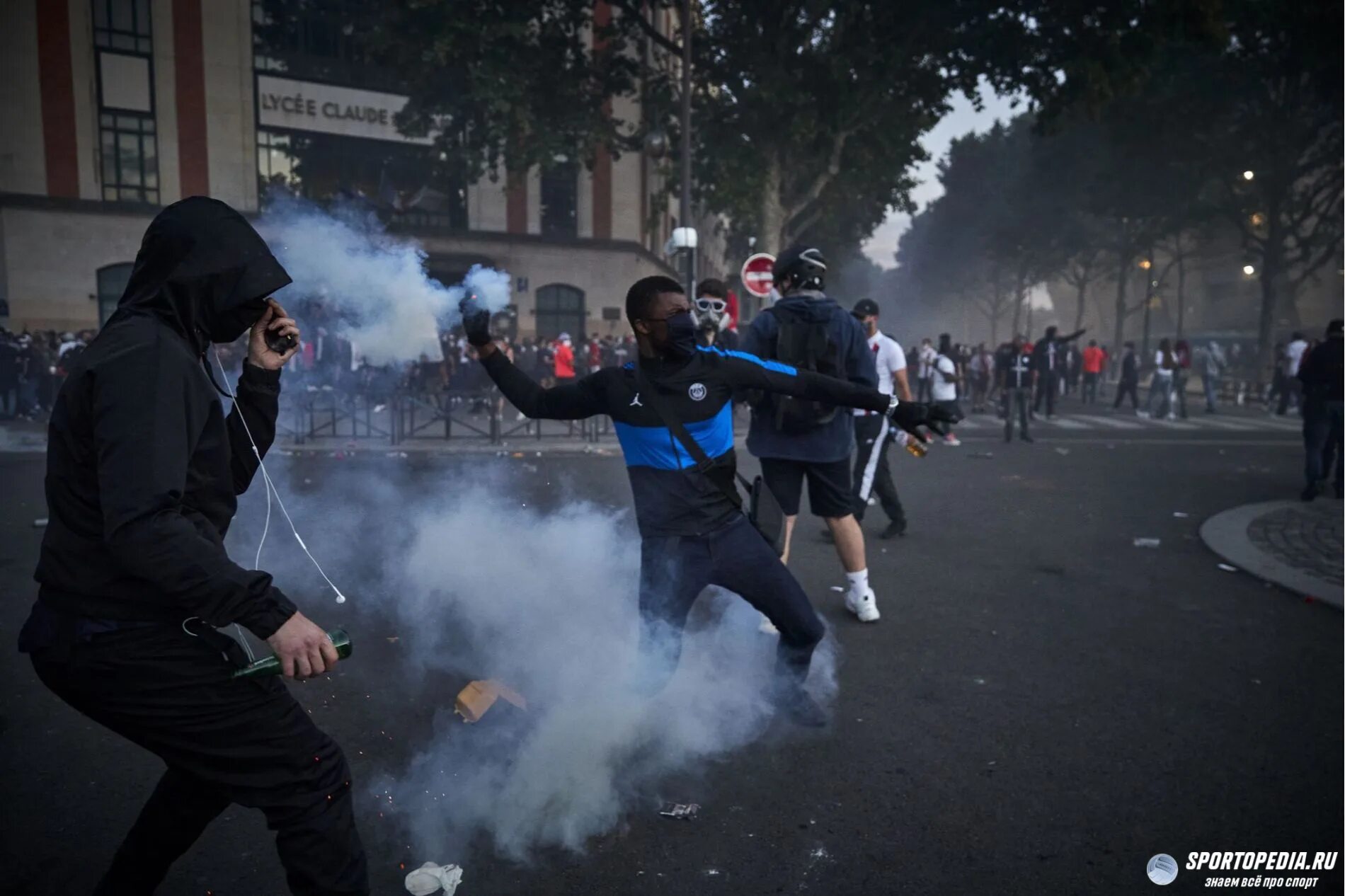 Беспорядки фанатов. Фанаты psg. беспорядки в париже после матча. лч беспорядки.