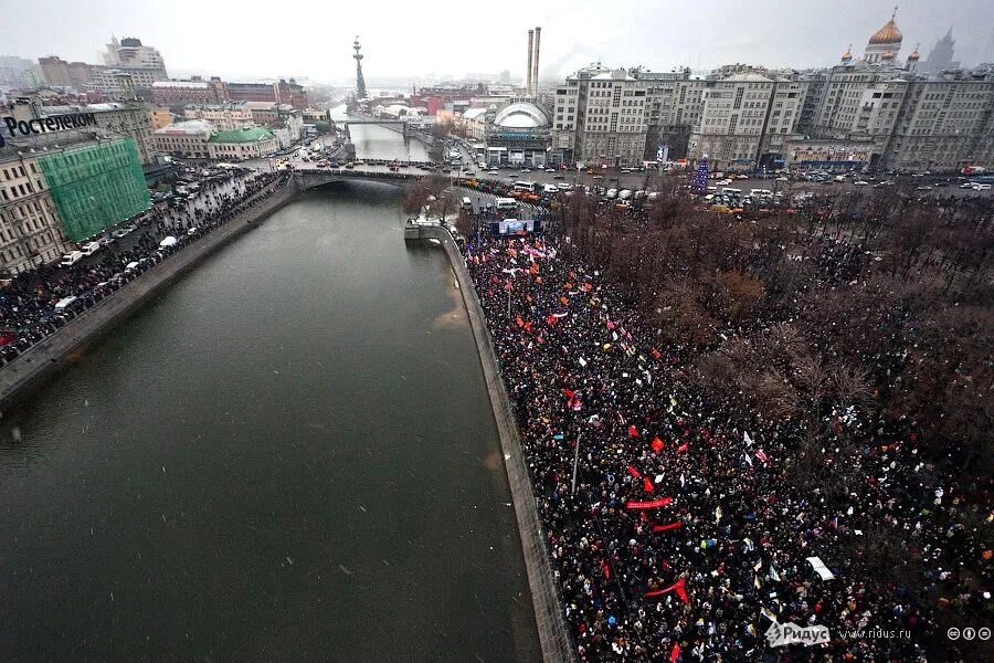 5 декабря 2011. Болотная площадь в Москве. Болотная площадь в Москве 2011. Болотная декабрь 2011 года Москва. Митинг на Болотной площади 10 декабря 2011 года.