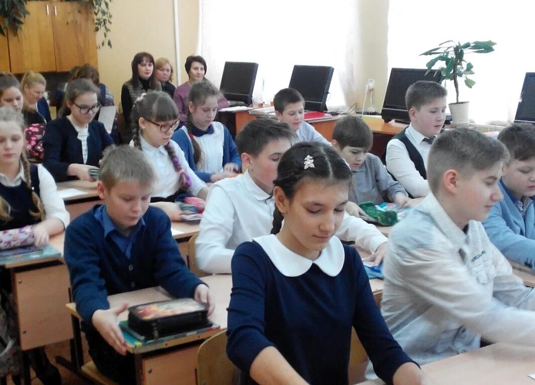 Школа 2 восточный омутнинский район. Мкоу сош 10 пос белореченск омутнинского района. Елена александровна учитель 1 класс. Нагорск кировская область школа. Поселок восточный омутнинский район.