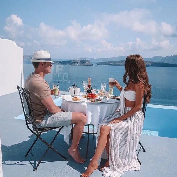 фотосессия в стиле лакшери с мужчиной. богатая жизнь. ресторан в стиле великий гэтсби. влюбленные на яхте. атрибуты красивой жизни.