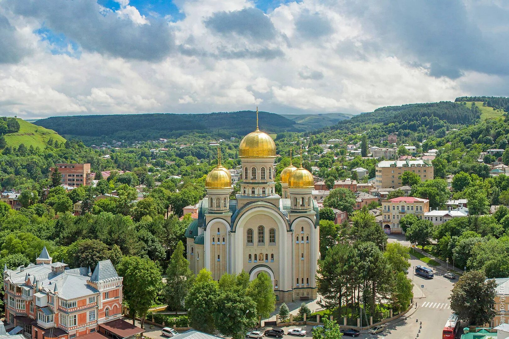 Кисловодск сайт. Свято-Никольский собор (Кисловодск). Кафедральный храм Кисловодска. Кисловодск обзорная экскурсия. Современный Кисловодск.