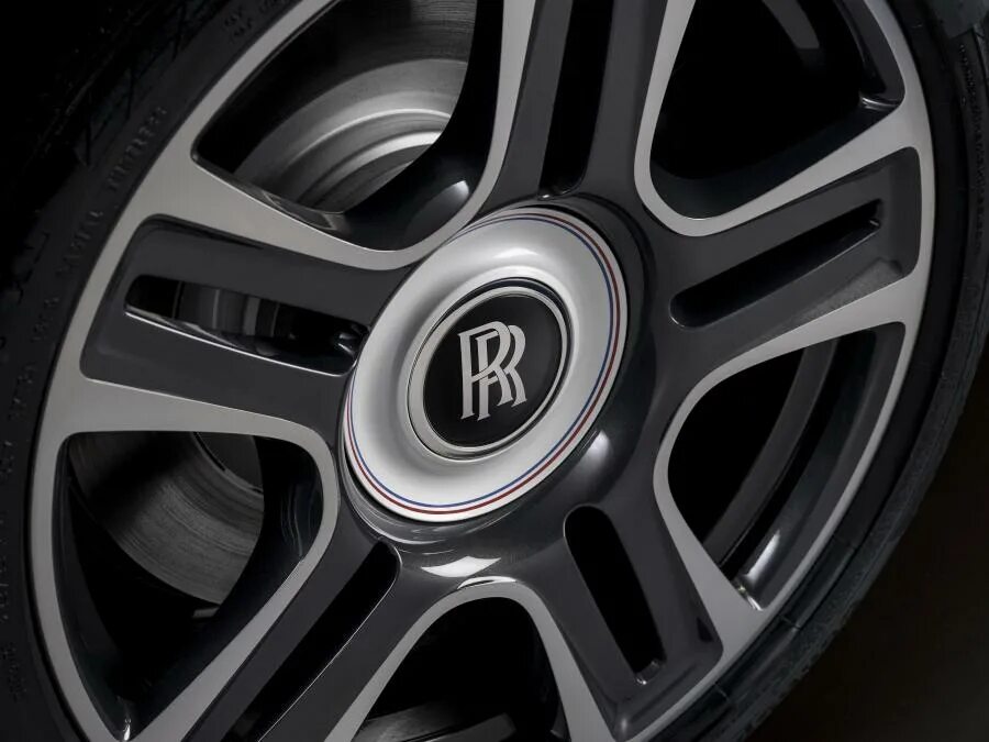 Rolls royce wraith диски. Rolls royce ghost колеса. Диски rolls royce r17. Li 9 колеса роллс ройс. Диски rolls royce ghost.