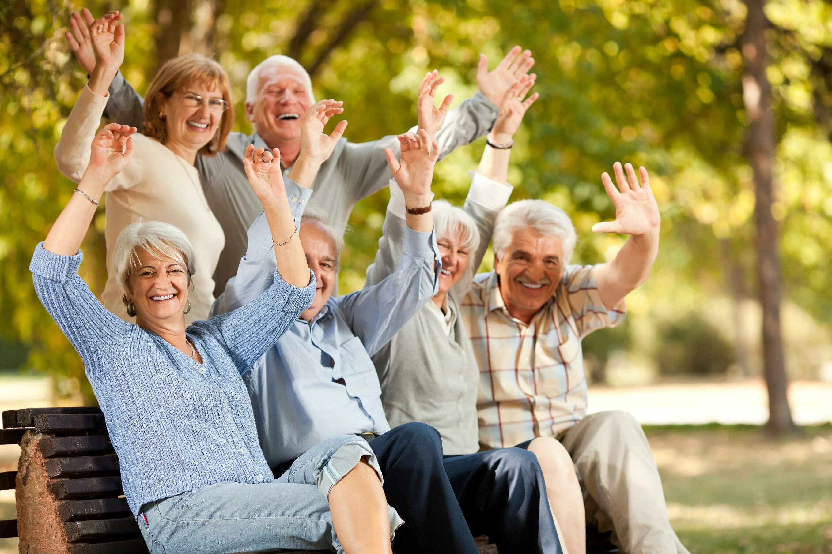 Пожилыми считаются люди в возрасте. Пожилые люди. Счастливые пожилые. Счастливые пожилые люди. Пенсионеры.