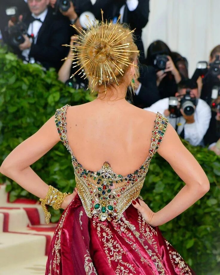 Блейк Лайвли met Gala. Blake Lively met Gala 2018. Блейк Лайвли мет Гала 2022. Наряды Блейк Лайвли на мет Гала.