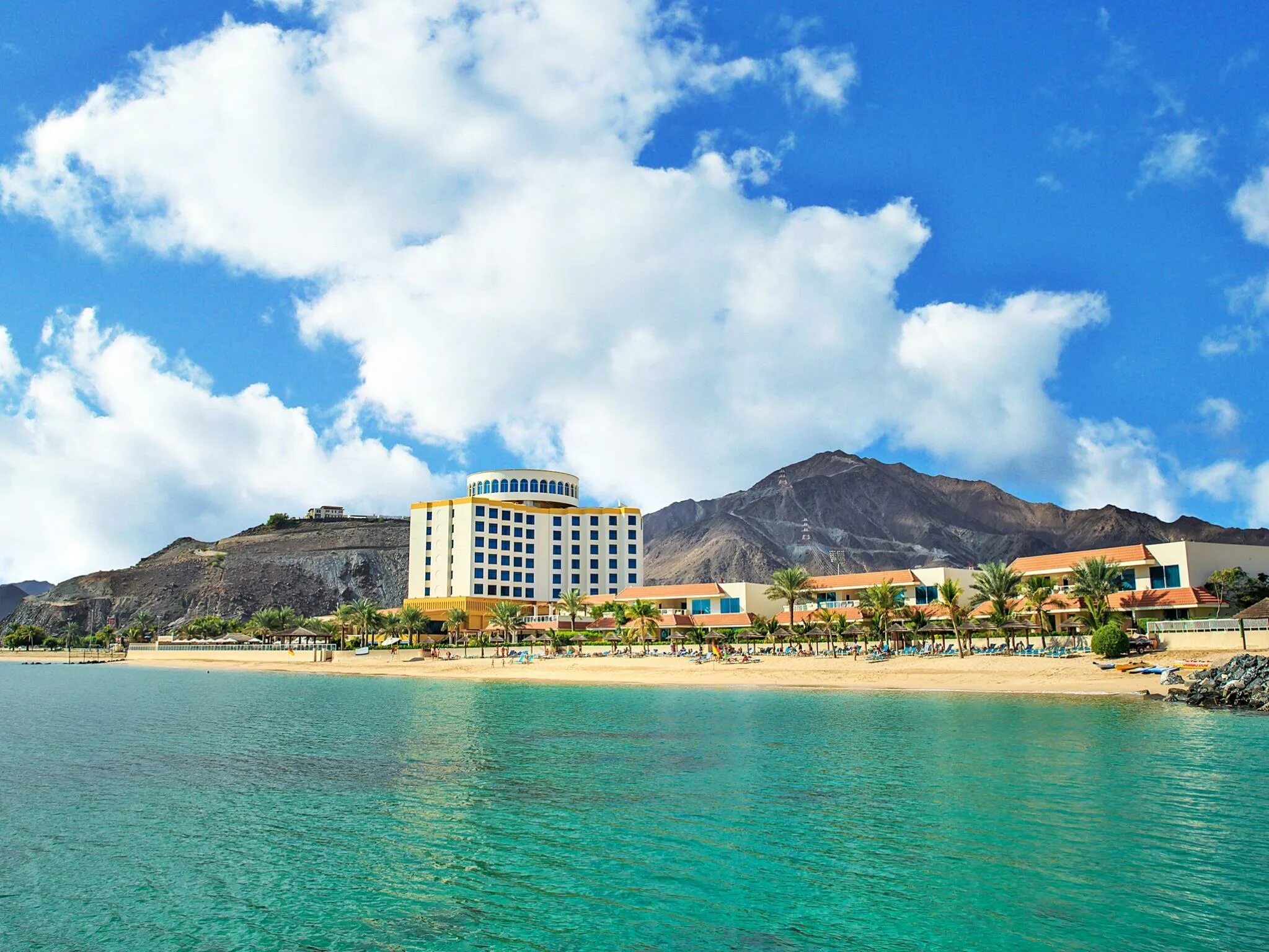 Oceanic khorfakkan resort spa оаэ. Океаник корфаккан резорт. отель океаник фуджейра. оаэ отель океаник корфаккан фуджейра. океаник хор факкан.