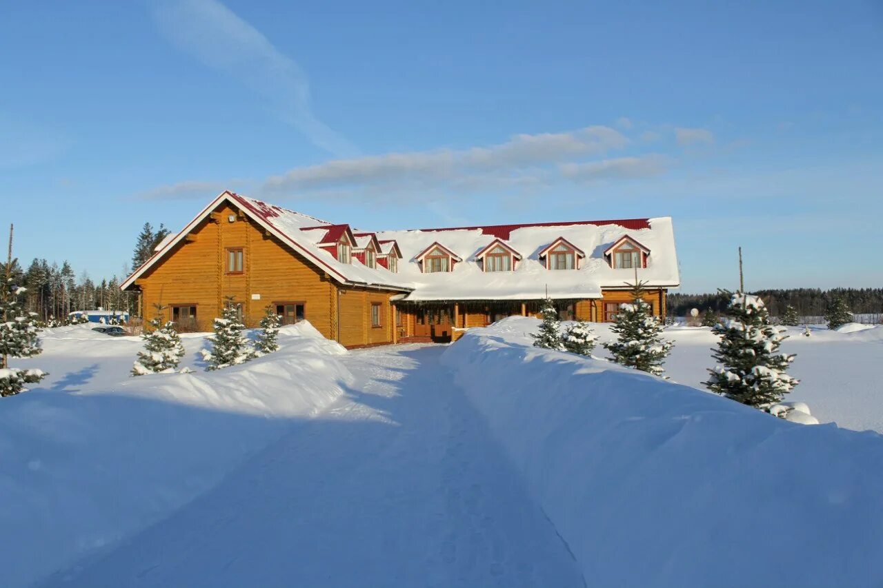 тихий дворик тула сауна. новогодняя усадьба. люди на агроусадьбе в беларуси. беларусь кантри хаус. переславль веслево парк.