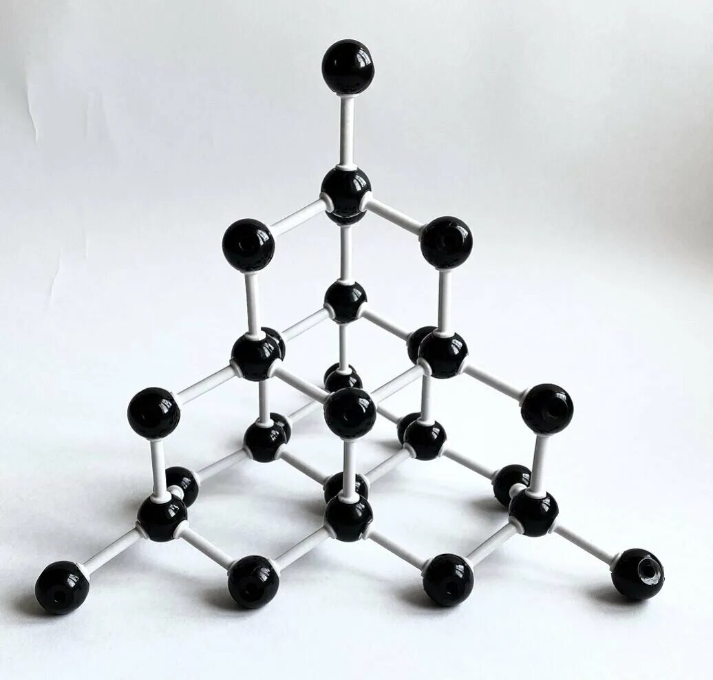 Атом кристалл. Карборунд строение кристаллическая решетка. Что находится в узлах атомной решетки. Атом кристалл. Атомная кристалическая решётка.