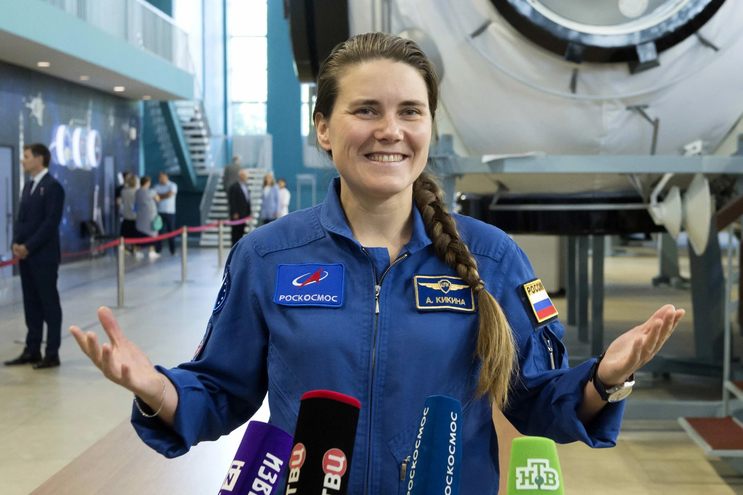 Союз мс-16 экипаж. Илон маск crew dragon. Космический руководитель полета. Владимир васютин космонавт. Руководитель полетов аполлон.