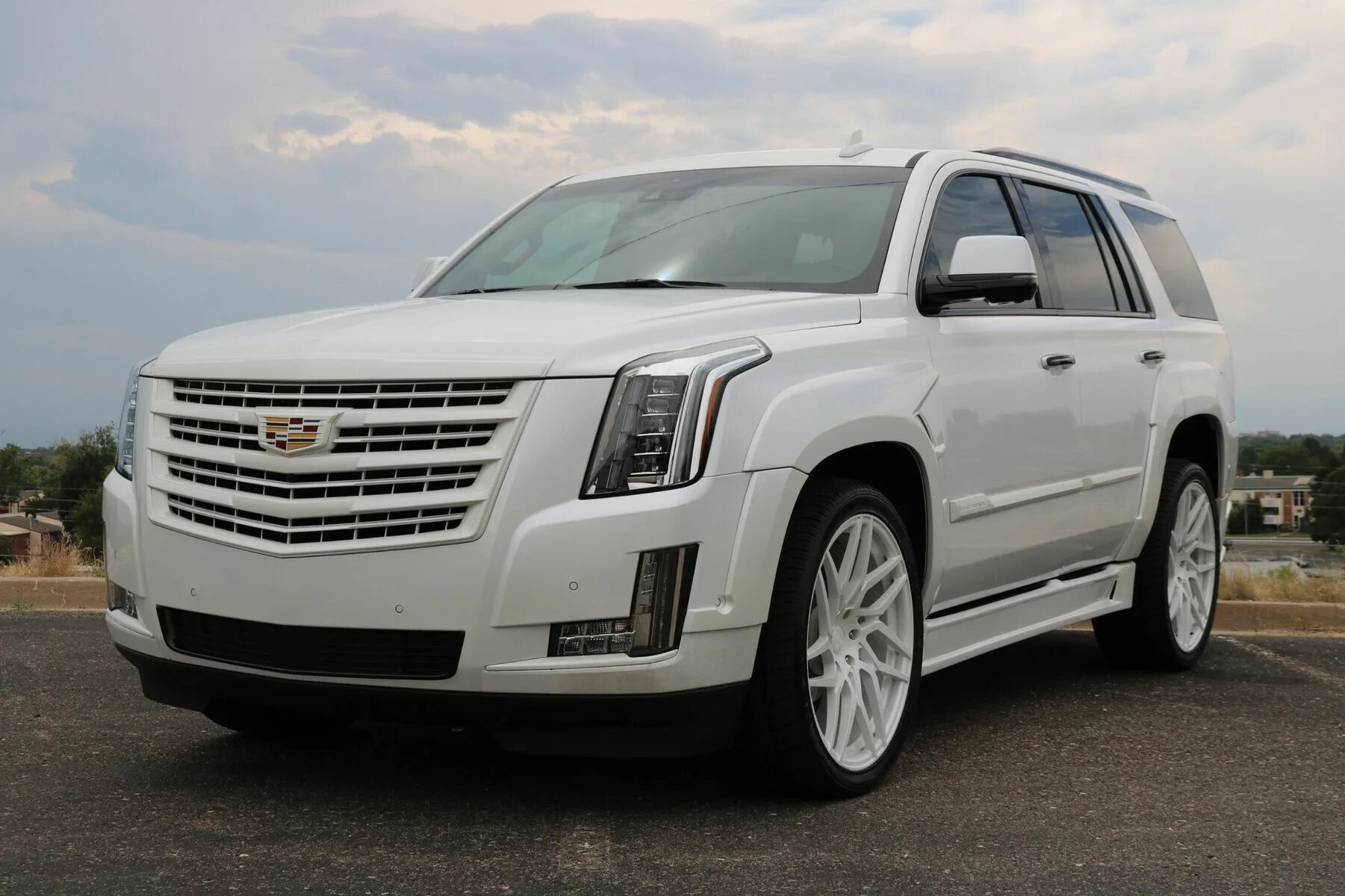 Кадиллак эскалейд 2018. Кадиллак Эскалейд 2018 черный. Cadillac Escalade 2018 Platinum. Cadillac Escalade 2018 белый.