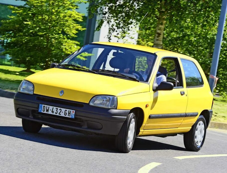 Рено 1 поколение. Renault Clio 1. Рено Клио 1 поколение. Renault Clio 1990. , Renault Clio первого поколения.