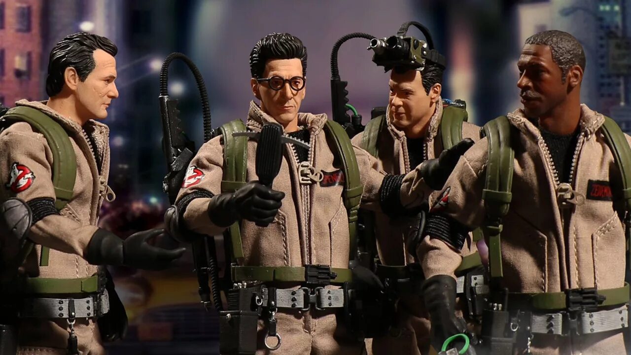 Когда выйдут охотники за привидениями 2024. Hot Toys GHOSTBUSTERS. Фигурки охотники за привидениями от хот Тойс. Охотники за привидениями форма.