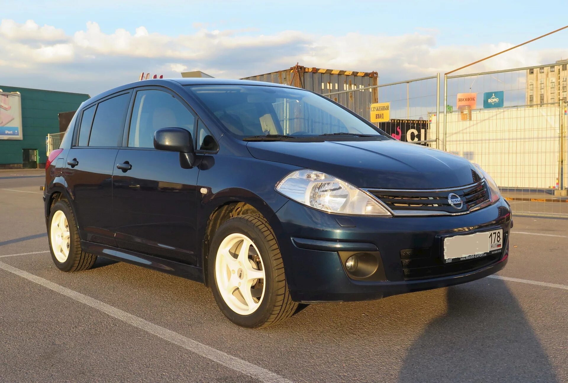 Диски на ниссан тиида с11. Nissan tiida диски r16. Nissan tiida на 16 колёсах. Nissan tiida на 17 дисках. Nissan tiida диски r16.