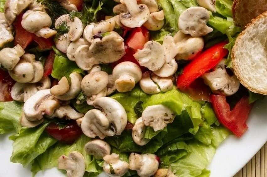 Диетическое блюдо из шампиньонов. Диетический шампиньоны на сковороде. Диетические блюда с шампиньонами. Пп блюдо с шампиньонами. Грибная диета.