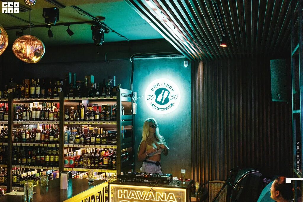 ресторан ялта. бар ялта бмб. ленина 49 грот бар. паб пинта ялта. набережная ялты кофейня.