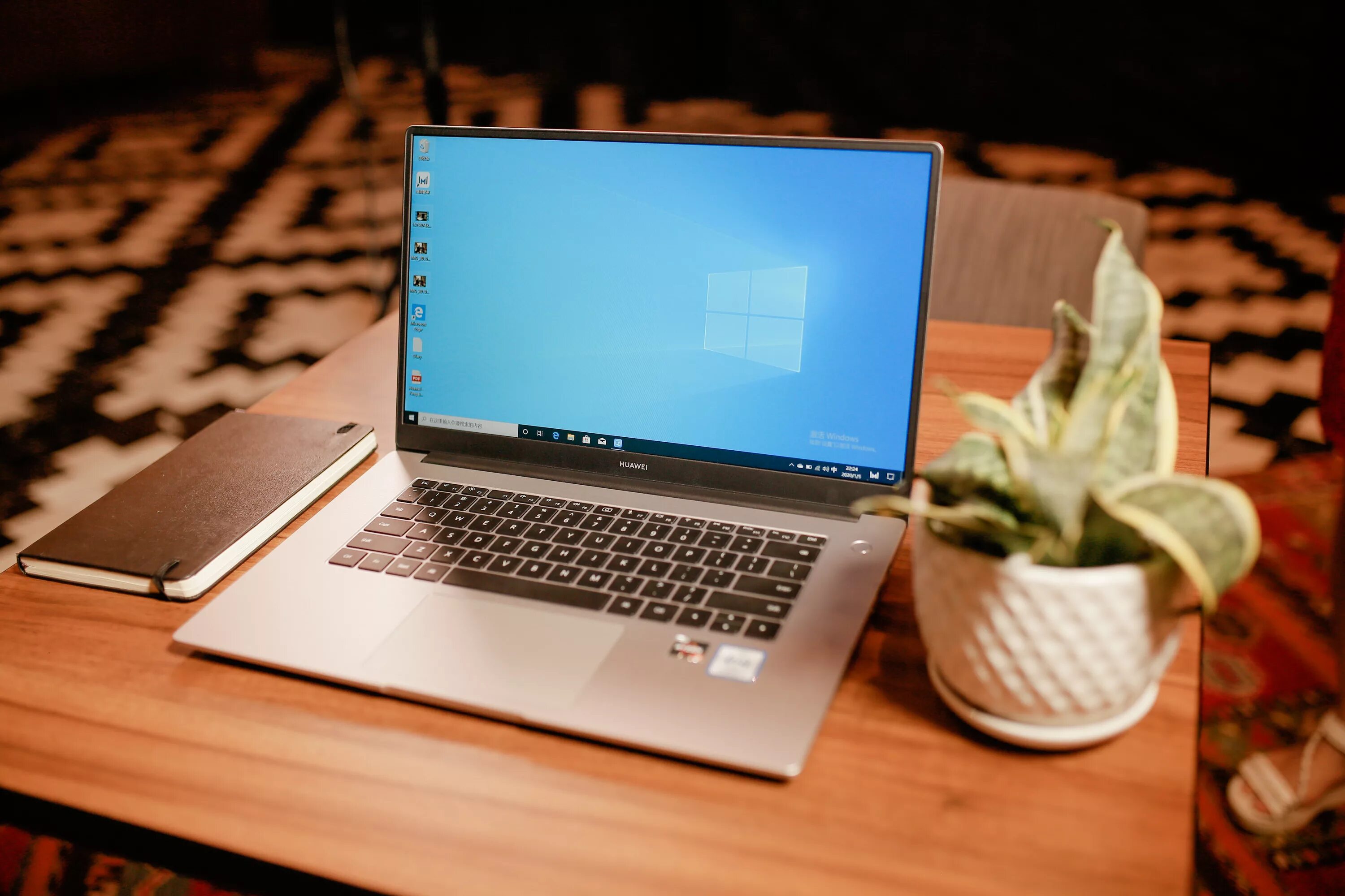 Фото ноутбука хуавей. Ноутбук matebook d15. huawei matebook d15. хуавей д 15 ноутбук. laptop huawei matebook d15.