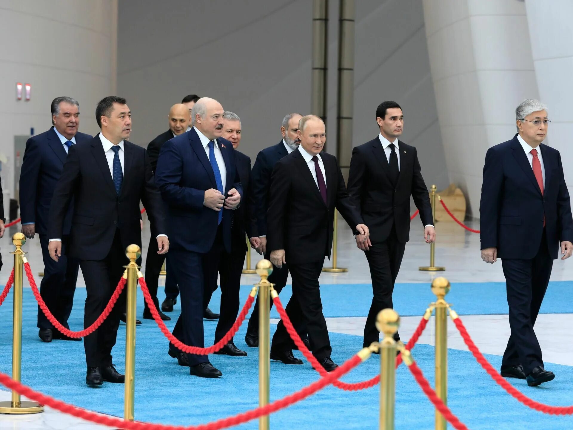 Глава саммита. Саммит СНГ 2022. Главы государств СНГ 2022. Токаев Лукашенко саммит.