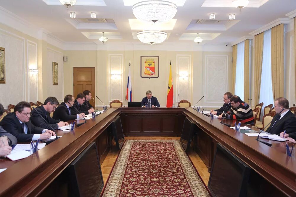 Бай юрий александрович воронеж. Савицкая воронеж образование. Олемской вячеслав николаевич. Чиновник бай, воронеж. Руководитель управы центрального района г воронежа.