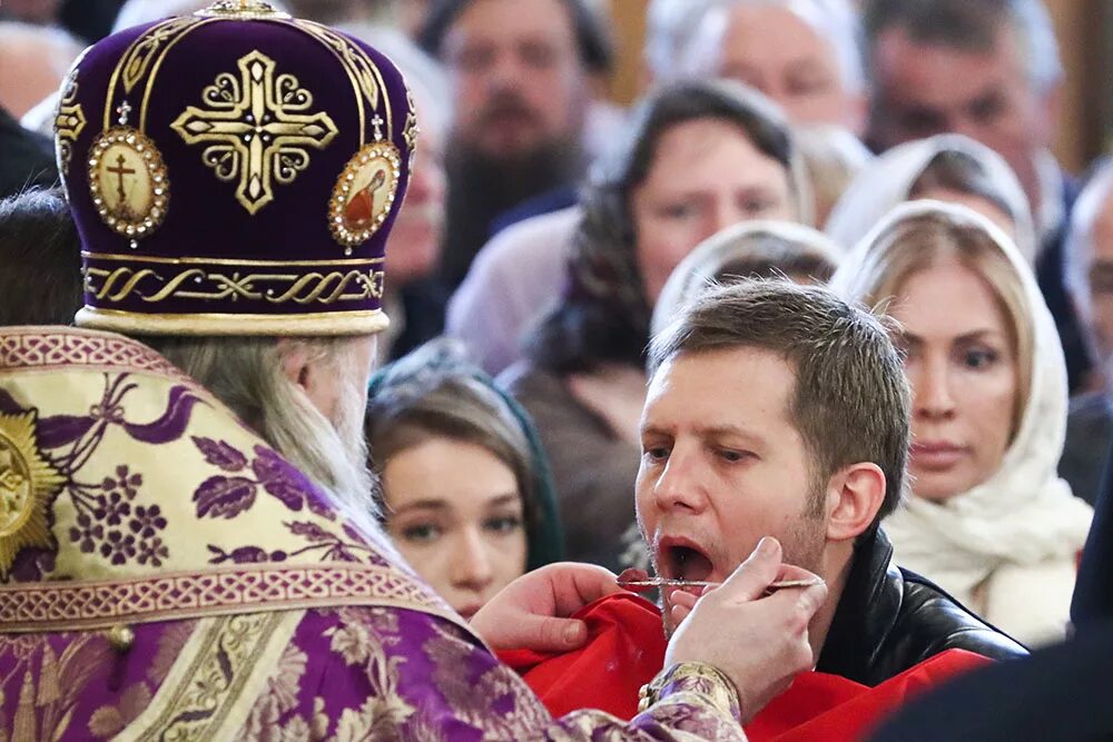 Слушать православные каналы. Корчевников спас. Священники на канале спас. Причастие храм Корчевников.